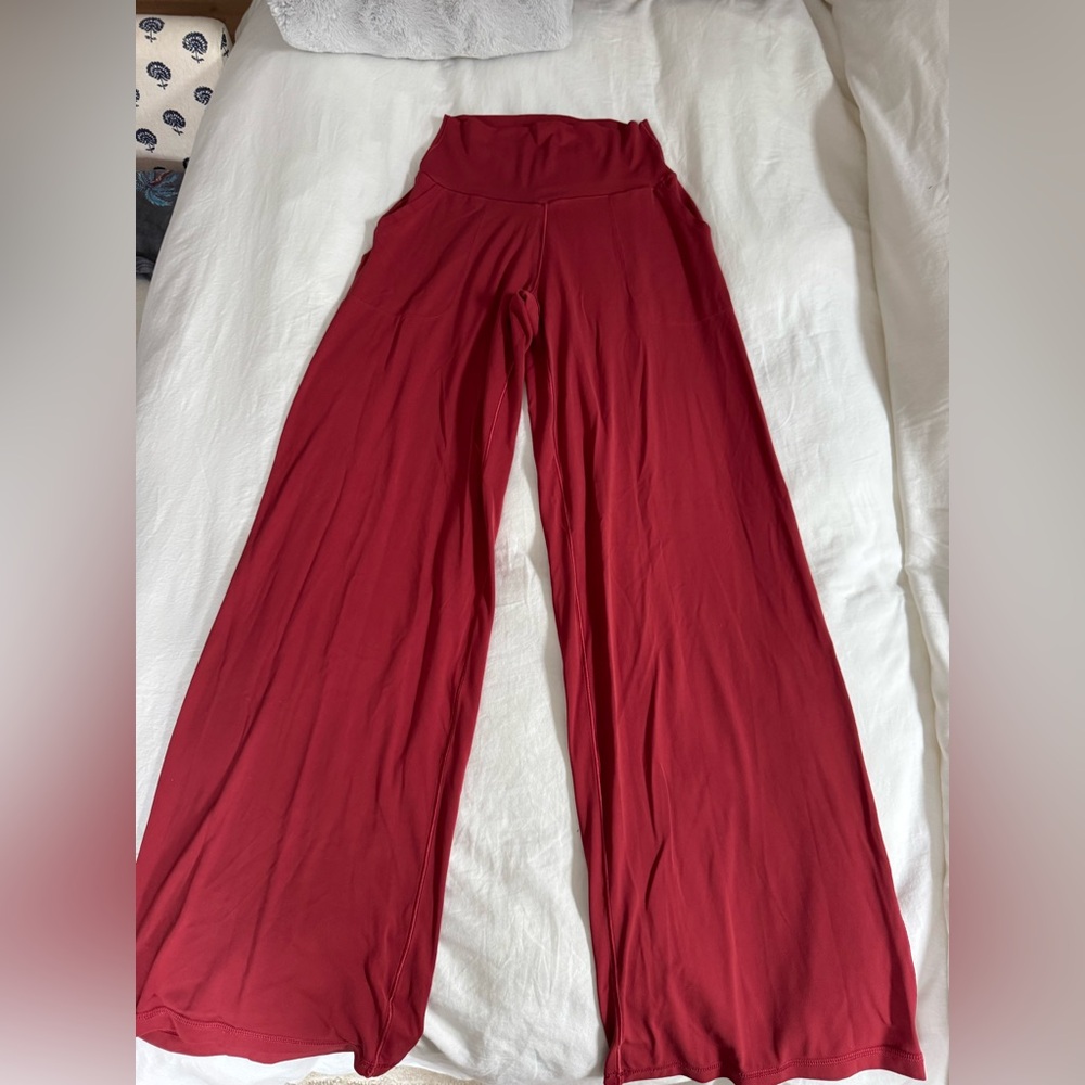 OFFLINE By Aerie Real Me XTRA High Waisted Trouser SIZE M in red - Picture 3 of 7